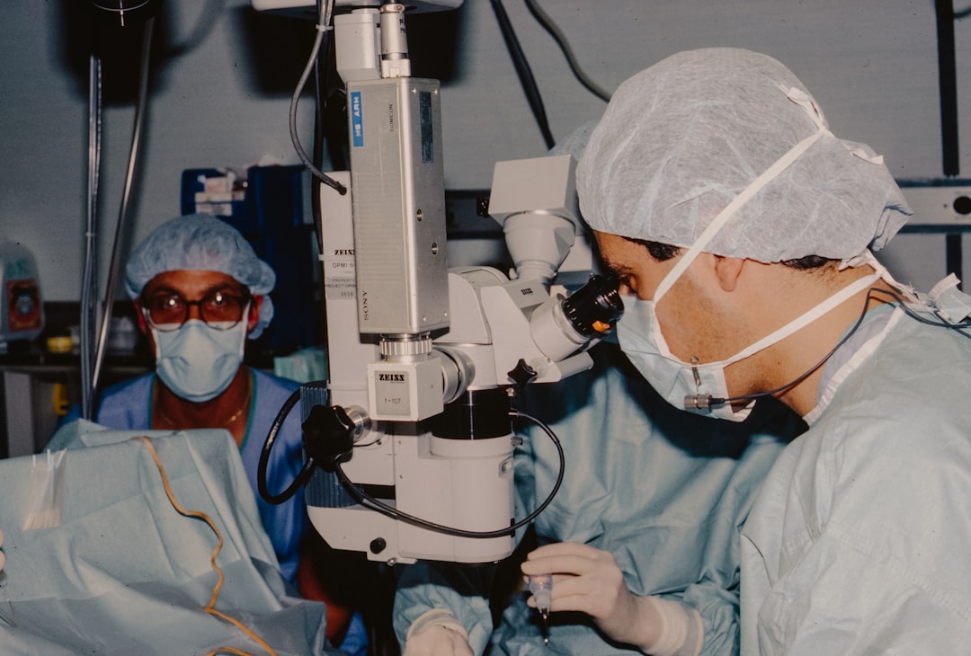 Who Is the Top Lens Replacement Surgeon in the UK?